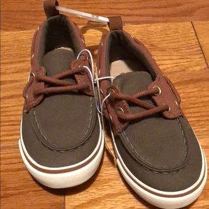 Kids size 7 old navy shoes